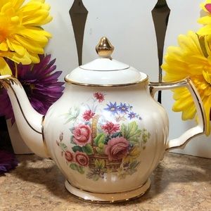 Beautiful Vintage SADLER "Flowers In Basket" Teapot W/Lid Trimmed In Gold Accent